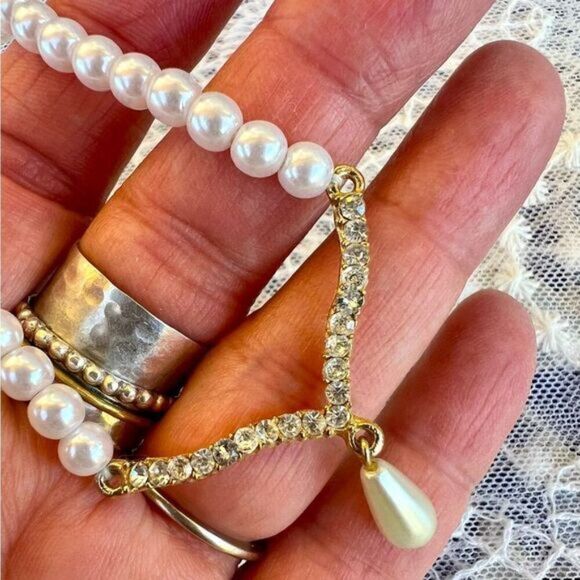 Claire’s Faux Pearl Rhinestone Necklace - Picture 2 of 7